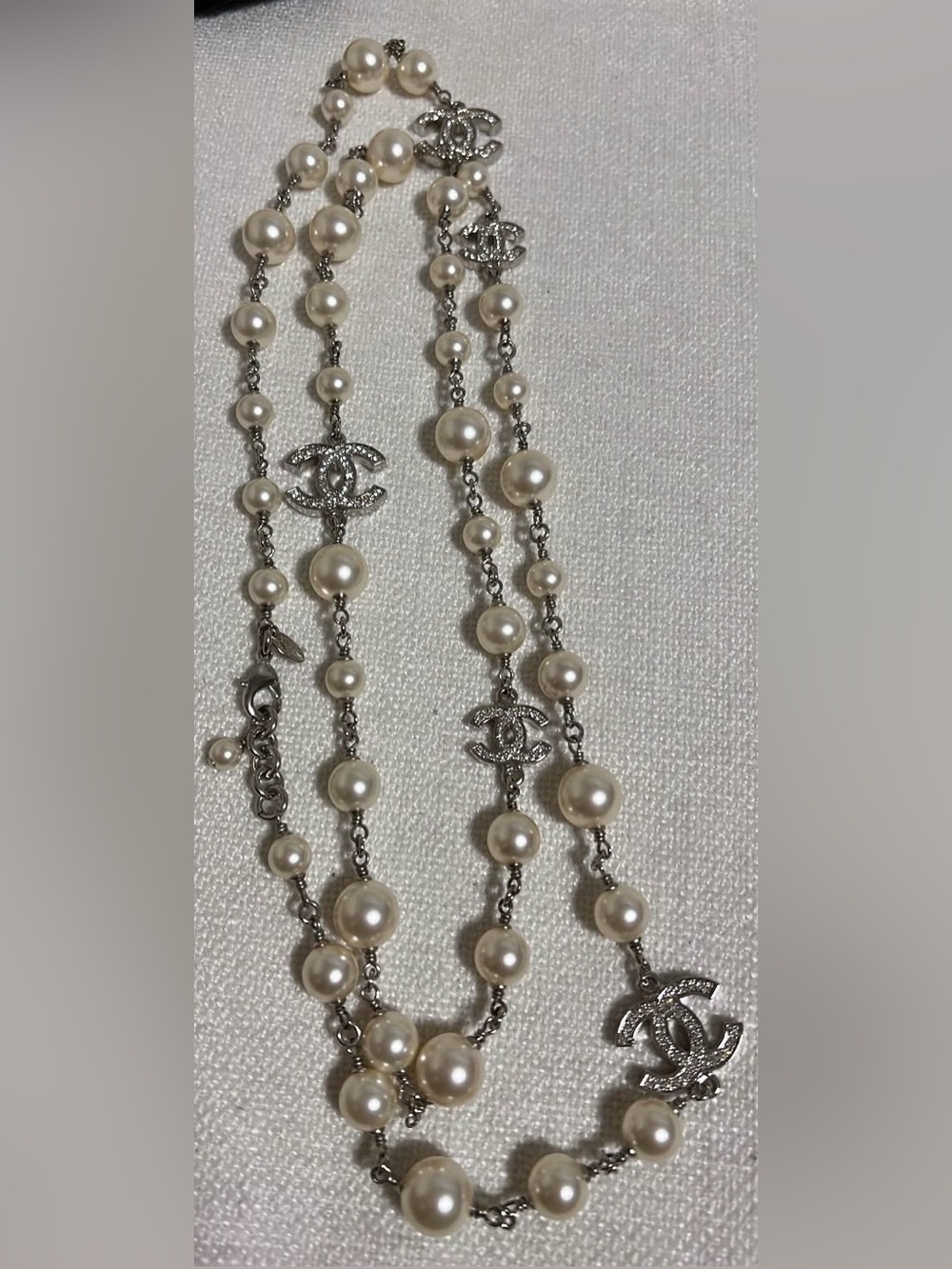 CHANEL Pearl Necklace with Silver Rhinestone CC Logos